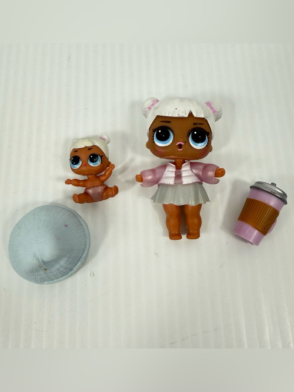 LOL Surprise Dolls Snow Angel and Lil Sister From Chill Out Club Series 2 MGA